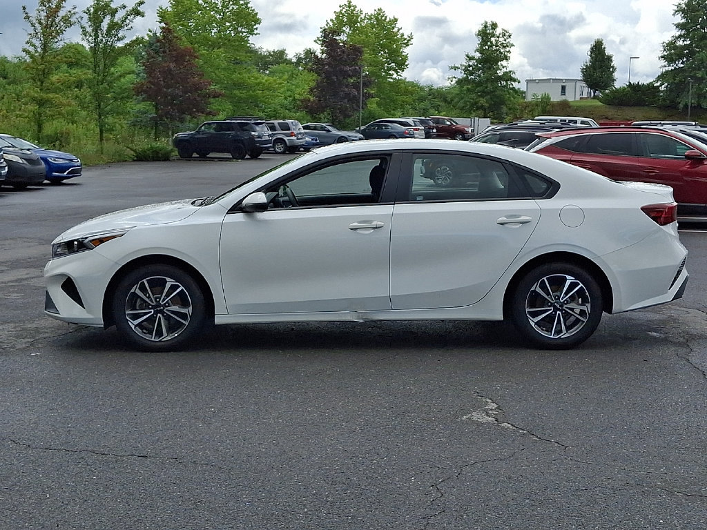 Used 2024 Kia Forte LXS w/ LXS Technology Package FWD image 6