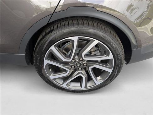 New 2025 Land Rover Discovery S image 10