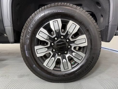 Used 2024 GMC Sierra 2500 Denali w/ Denali Reserve Package image 12