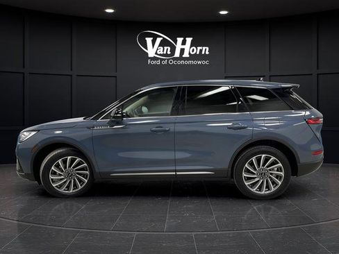 Used 2025 Lincoln Corsair Reserve w/ Towing Package AWD/4WD image 12