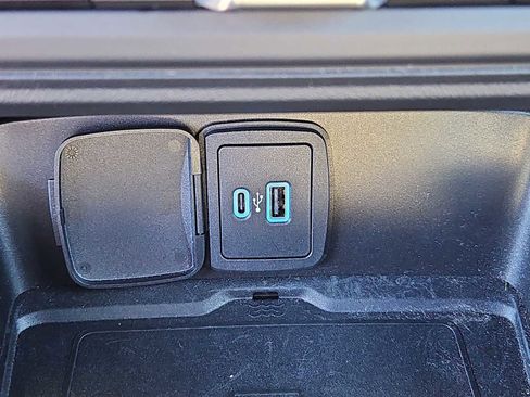 Used 2023 Ford Bronco Wildtrak image 18