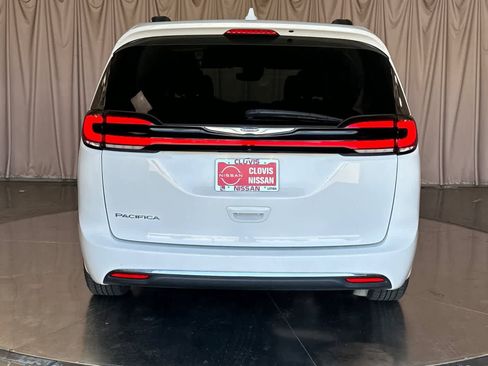 Used 2022 Chrysler Pacifica Touring-L image 8