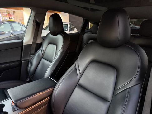 Used 2021 Tesla Model Y Long Range image 14