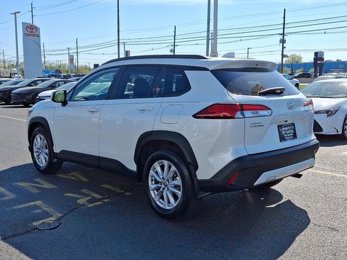 Used 2023 Toyota Corolla Cross LE w/ Moonroof Package image 4