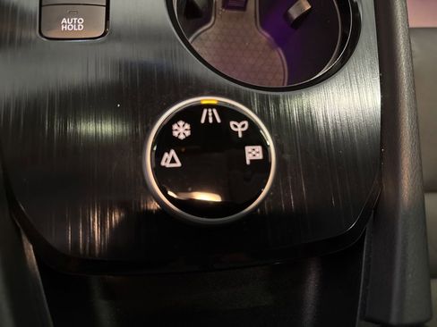 Used 2025 Nissan Rogue SL w/ SL Premium Package image 40