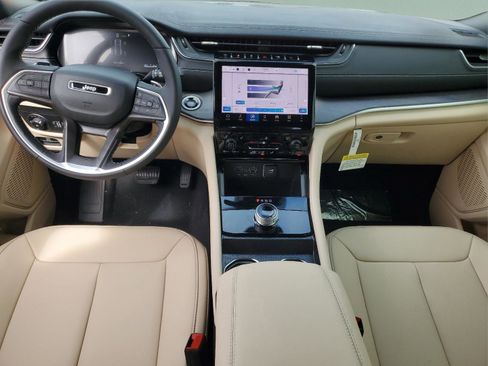 New 2025 Jeep Grand Cherokee Limited RWD image 11