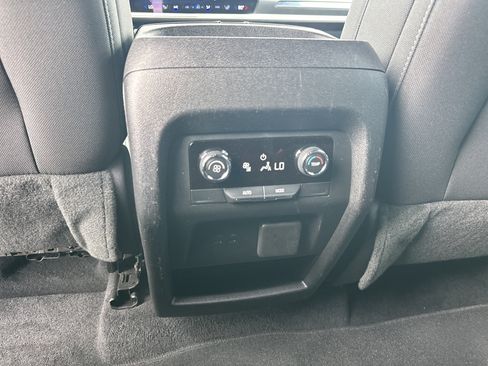 Used 2026 Chevrolet Traverse LT w/ Midnight/Sport Edition FWD image 23