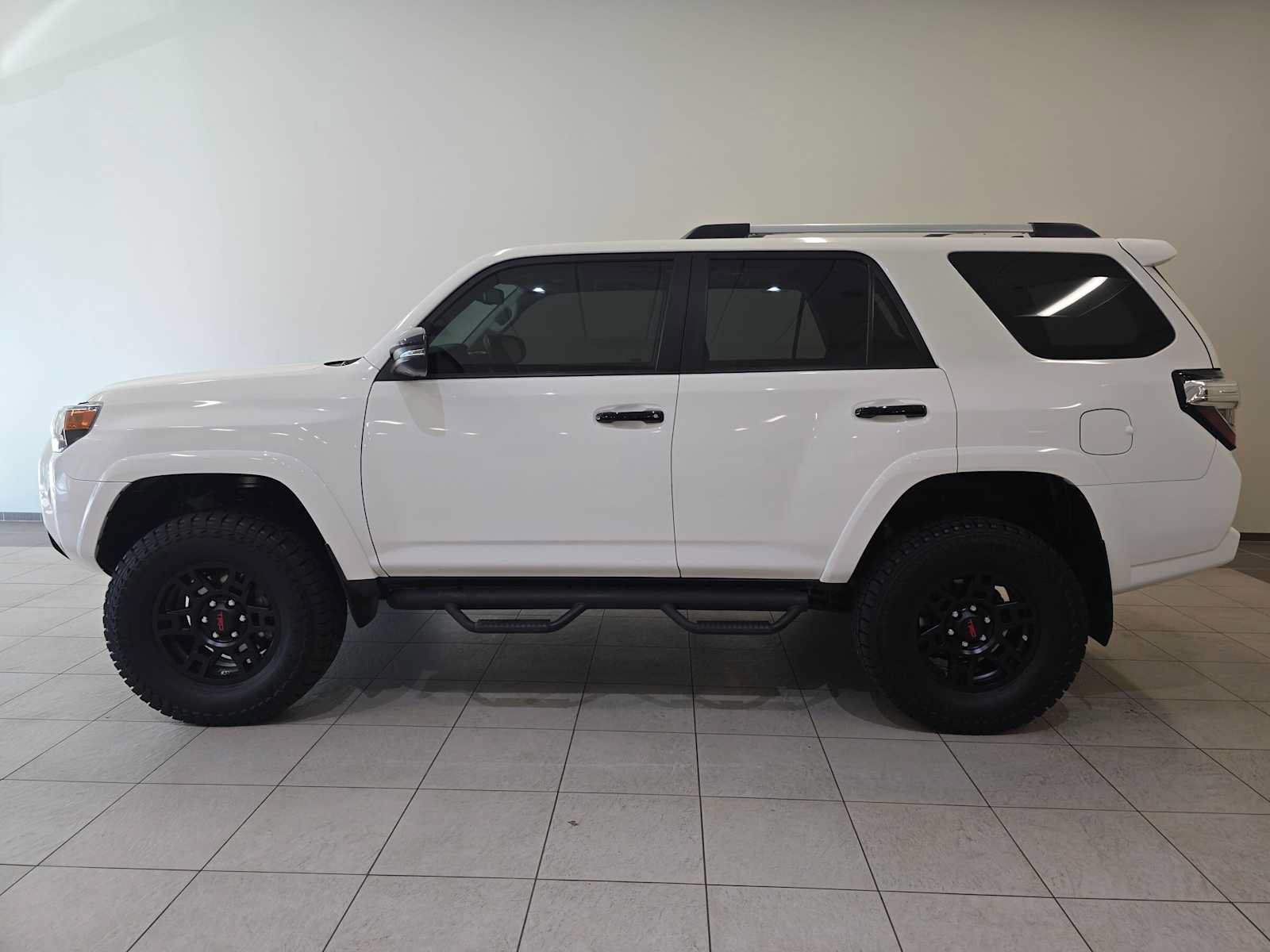 Used 2020 Toyota 4Runner SR5 Premium w/ Moonroof Package AWD/4WD image 3