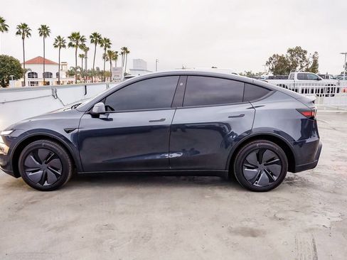 Used 2026 Tesla Model Y Long Range RWD image 14