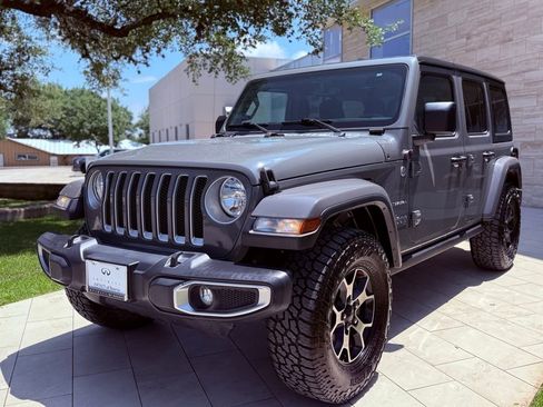 Used 2018 Jeep Wrangler Unlimited Sahara AWD/4WD image 2
