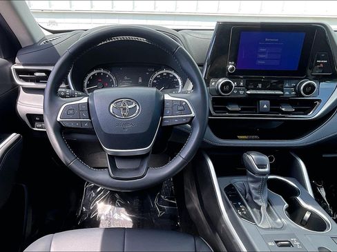 Used 2026 Toyota Highlander XLE AWD/4WD image 6