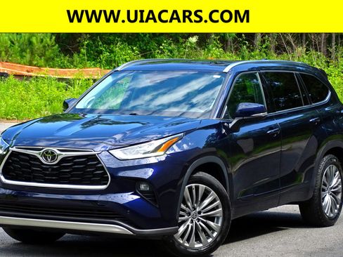 Used 2022 Toyota Highlander Platinum image 2
