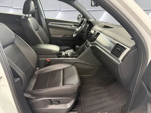 Used 2022 Volkswagen Atlas Cross Sport SEL R-Line AWD/4WD image 17