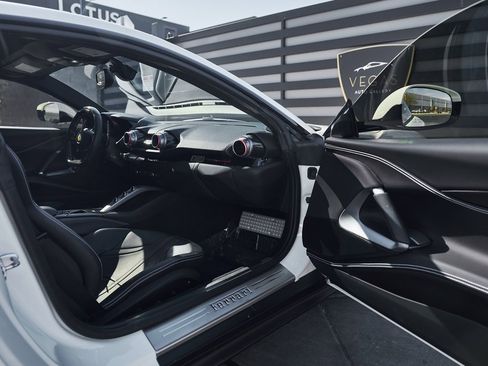 Used 2019 Ferrari 812 Superfast image 25