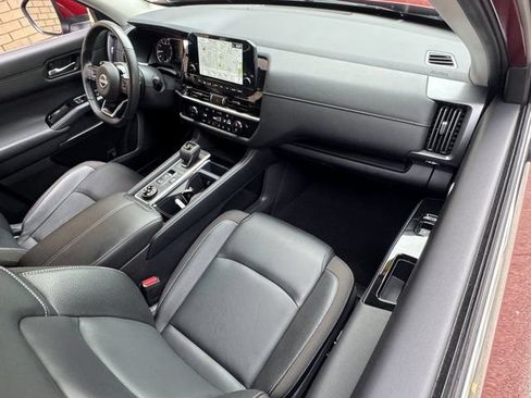 Used 2024 Nissan Pathfinder SL AWD/4WD image 7