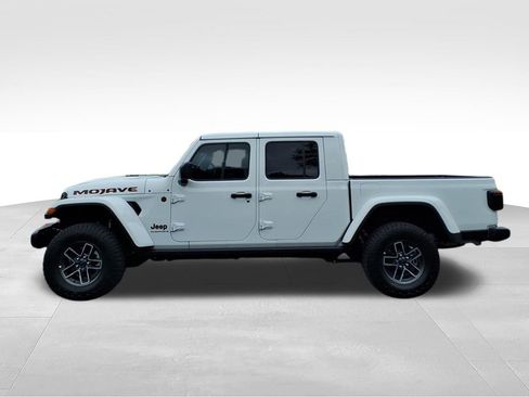 Used 2025 Jeep Gladiator Mojave w/ Convenience Group AWD/4WD image 12