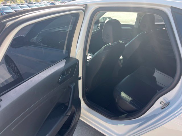 Used 2019 Volkswagen Jetta SE w/ Cold Weather Package FWD image 18