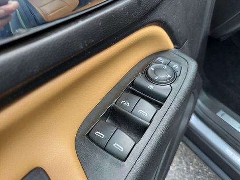 Used 2018 Chevrolet Equinox Premier image 39