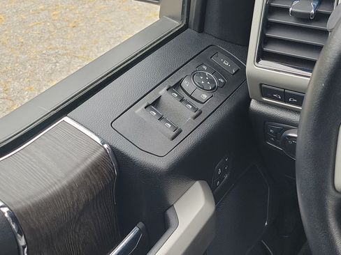 Used 2021 Ford F350 Lariat AWD/4WD image 20