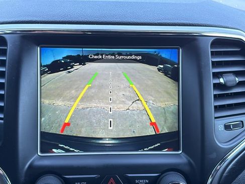 Used 2018 Jeep Grand Cherokee Altitude image 27