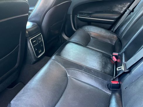 Used 2019 Chrysler 300 Limited RWD image 5