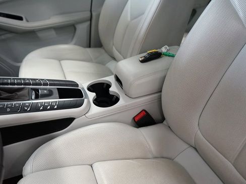 Used 2020 Porsche Macan S image 31