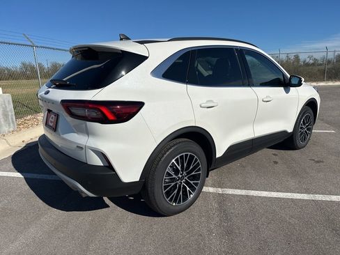 New 2026 Ford Escape SE image 8