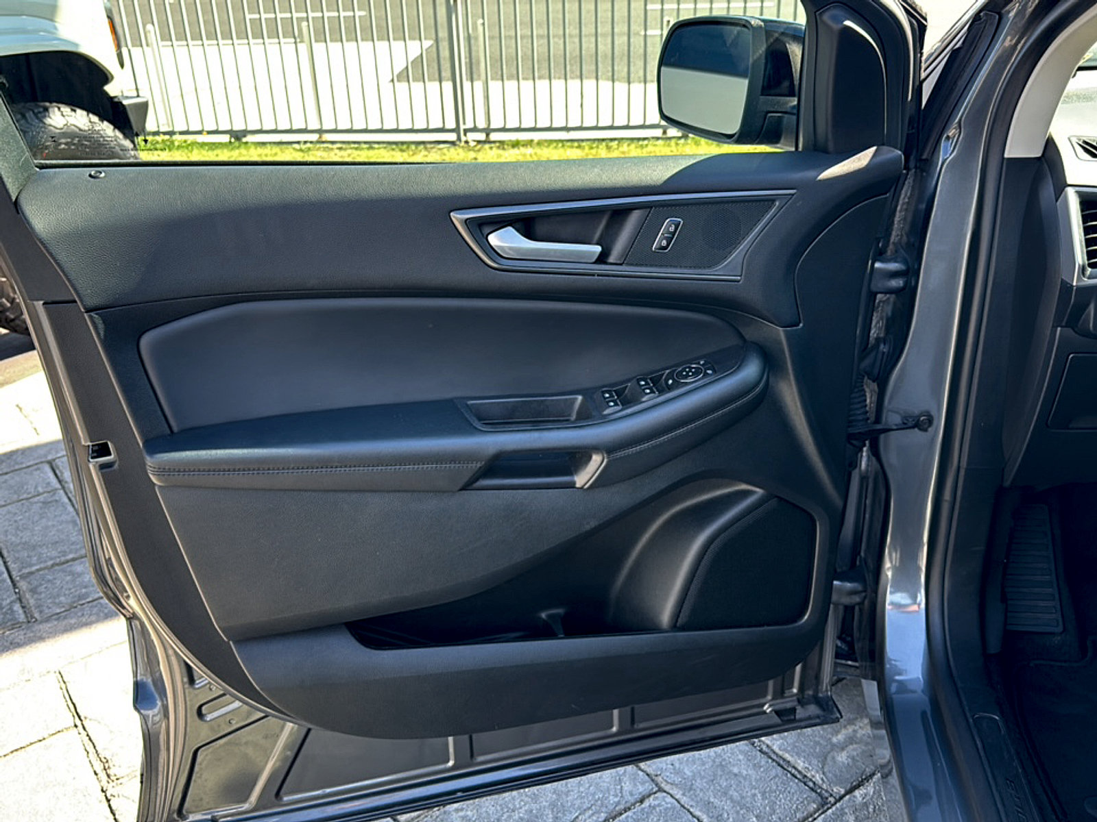 Used 2024 Ford Edge SE w/ Black Appearance Package AWD/4WD image 14