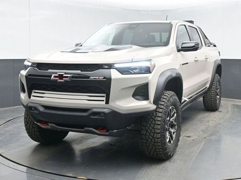 New 2026 Chevrolet Colorado Z71 w/ Midnight Edition AWD/4WD image 10