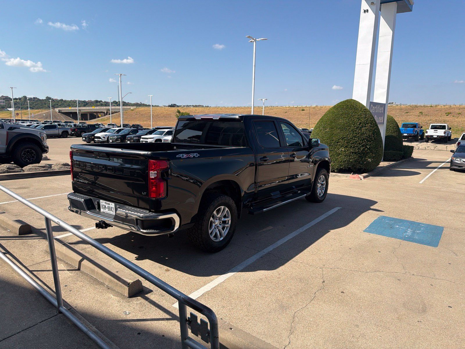 Used 2021 Chevrolet Silverado 1500 LT AWD/4WD image 20