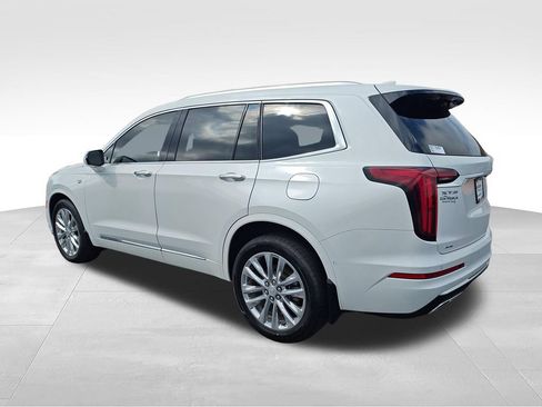 Used 2022 Cadillac XT6 Premium Luxury w/ Technology Package AWD/4WD image 3