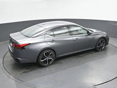 Used 2024 Nissan Altima 2.5 SR FWD image 32
