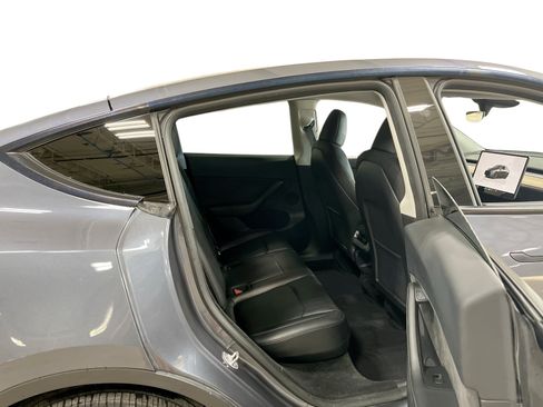 Certified 2023 Tesla Model Y Long Range AWD/4WD image 11
