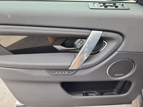 Used 2025 Land Rover Discovery Sport S image 24