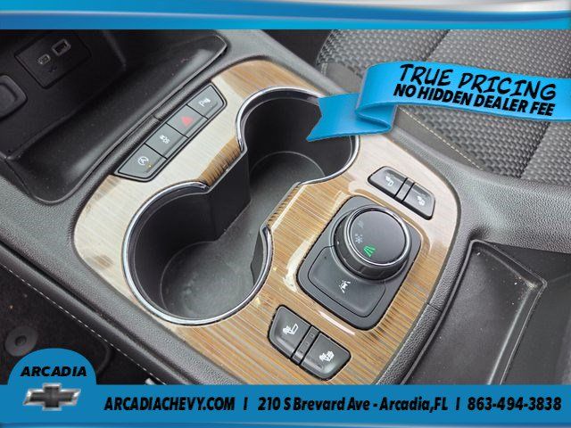 Used 2022 GMC Acadia SLE w/ Driver Convenience Package FWD image 29