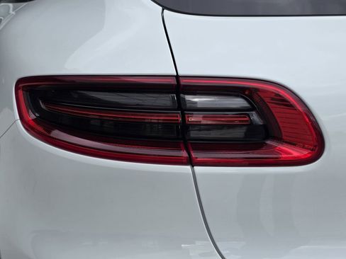 Used 2018 Porsche Macan image 12