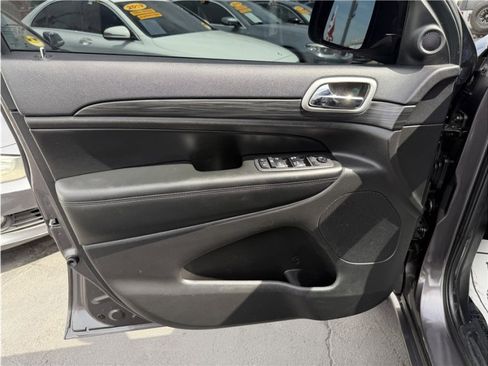 Used 2019 Jeep Grand Cherokee Altitude image 15