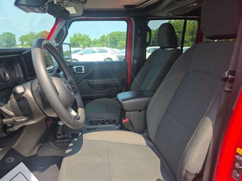Used 2025 Jeep Wrangler Unlimited Sport AWD/4WD image 3
