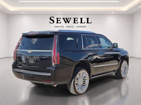 Used 2018 Cadillac Escalade Platinum AWD/4WD image 4