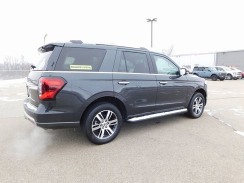Used 2024 Ford Expedition Limited image 3