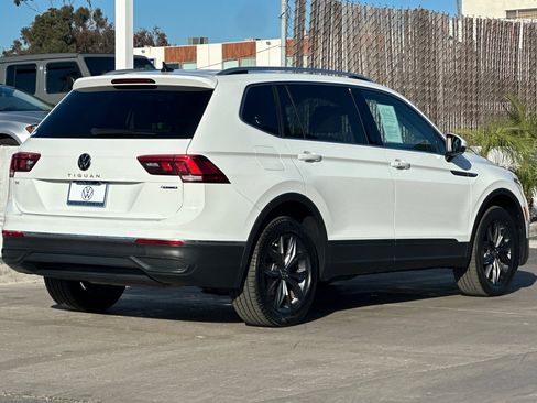 Certified 2022 Volkswagen Tiguan SE w/ Panoramic Sunroof Package image 5