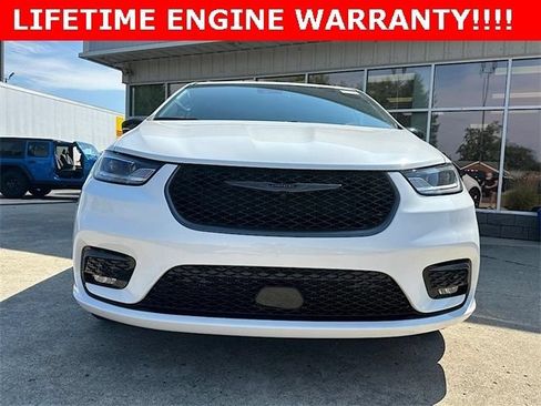 New 2026 Chrysler Pacifica Select FWD image 2