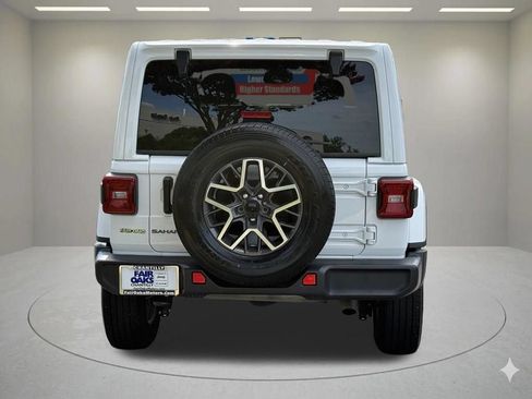 Used 2025 Jeep Wrangler Unlimited Sahara AWD/4WD image 8