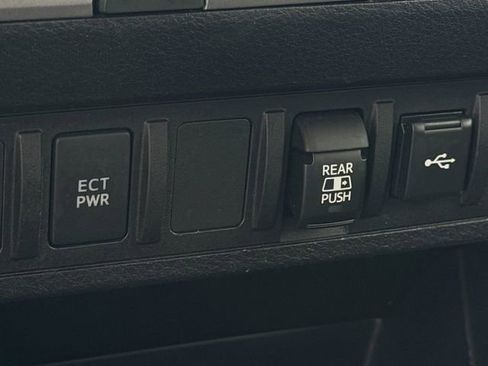 Used 2022 Toyota Tacoma SR5 RWD image 18