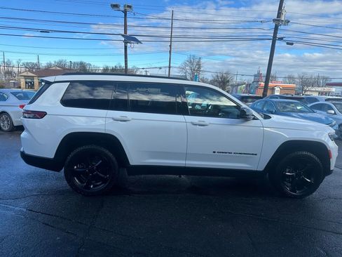 Used 2023 Jeep Grand Cherokee L Laredo image 8