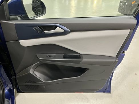 Certified 2023 Volkswagen Taos SE w/ Panoramic Sunroof Package FWD image 37
