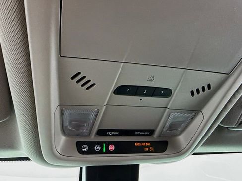 Used 2020 Chevrolet Equinox Premier image 18