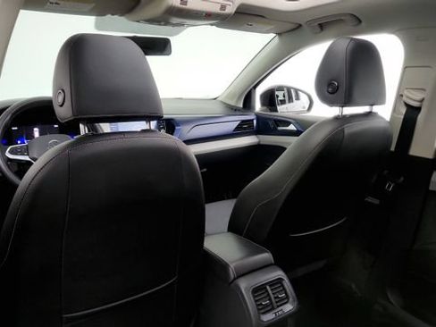 Used 2022 Volkswagen Taos SE FWD image 41
