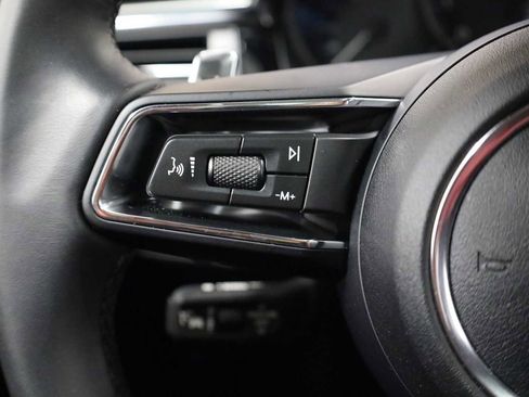 Certified 2025 Porsche Macan image 27