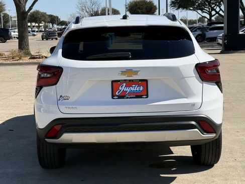 Certified 2025 Chevrolet Trax LT image 6